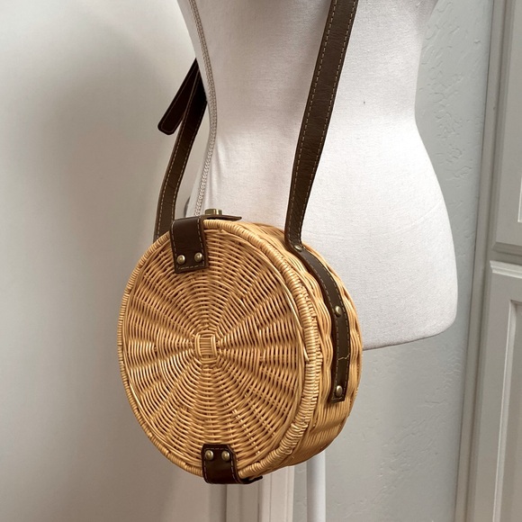 BEACHGOLD Crossbody - Picture 1 of 8